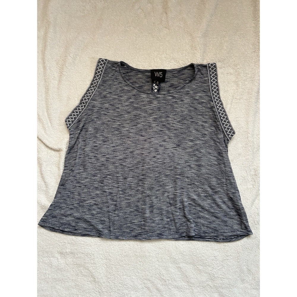 Crop navy tank top with white embroidery, Size M #croptop #embroidery